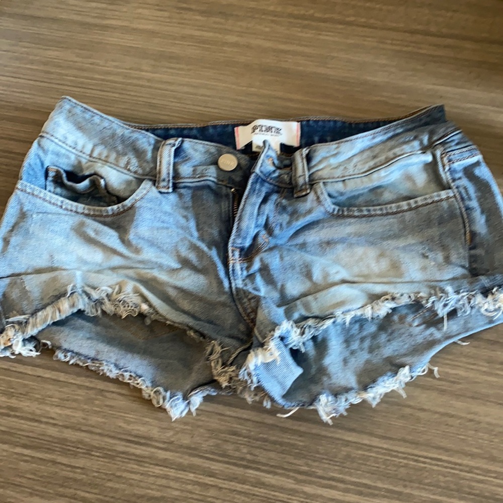 506 - Woman’s pink vs Jean Shorts